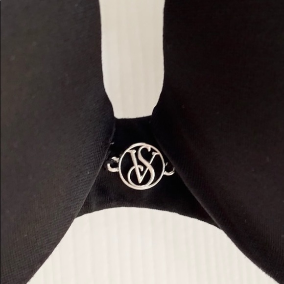 Victoria’s Secret Push-Up Bra Size 32C - Picture 7 of 7